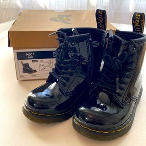 Used Dr.Martens airwalks us 7 child patent leather